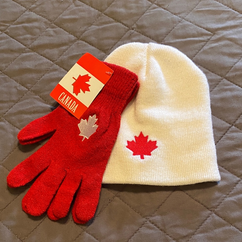 Canada gloves and hat